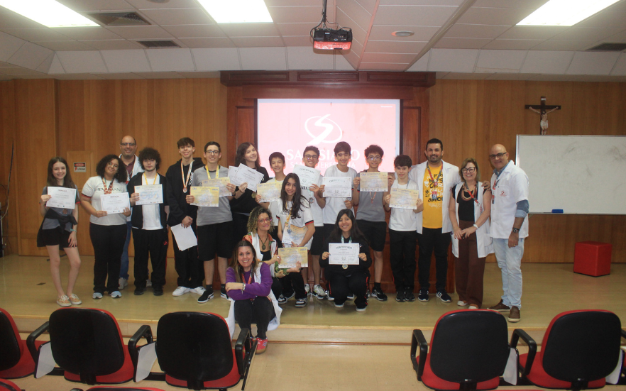 Alunos recebem premiações por Olimpíadas do Conhecimento