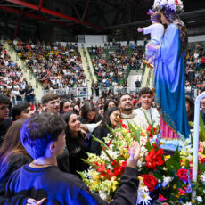 Missa de Nossa Senhora Auxiliadora e homenagem às mães