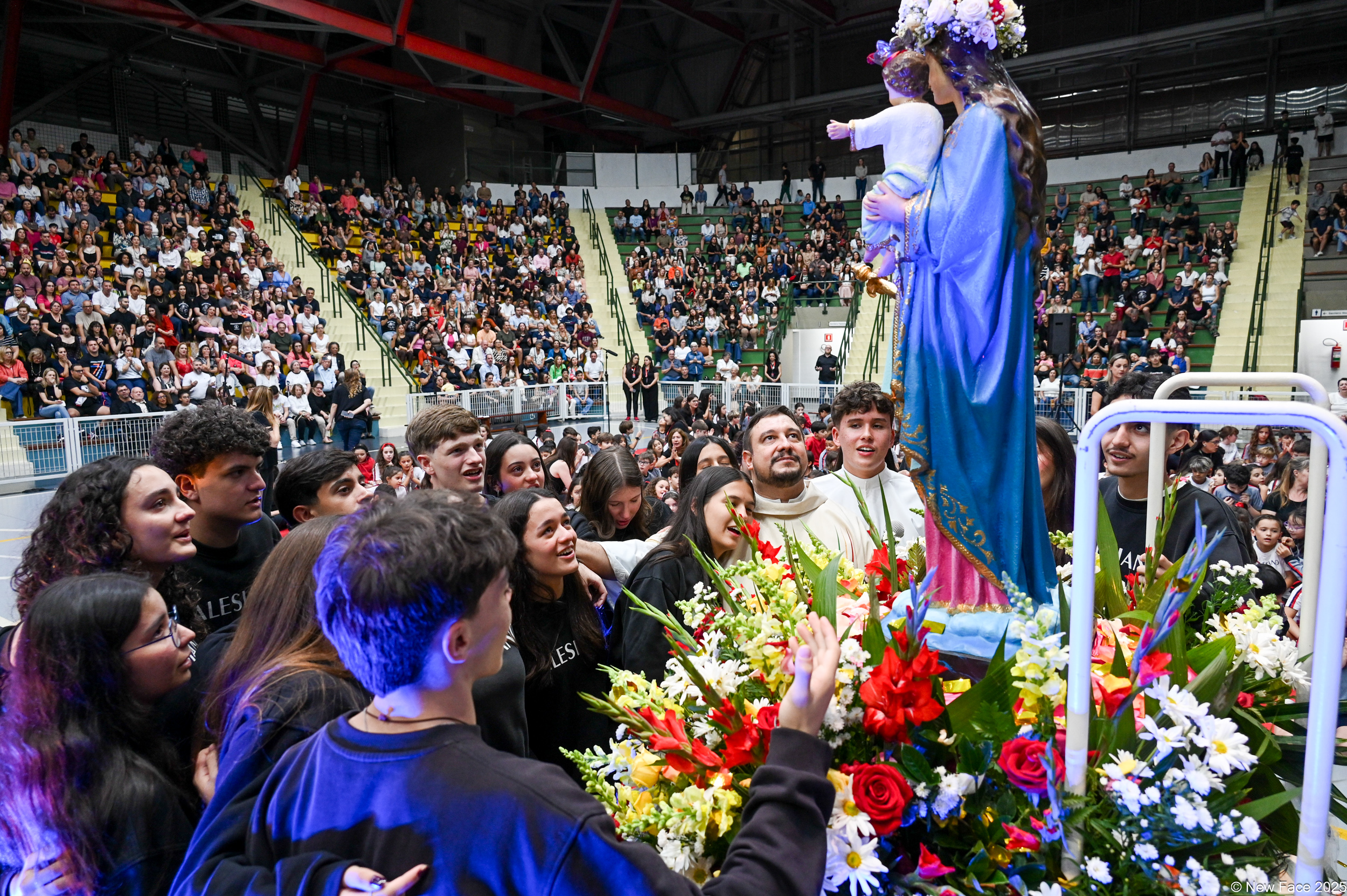 Missa de Nossa Senhora Auxiliadora e homenagem às mães