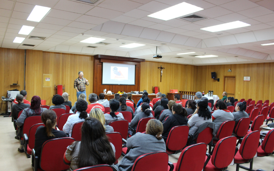 Treinamento para colaboradores durante as férias escolares